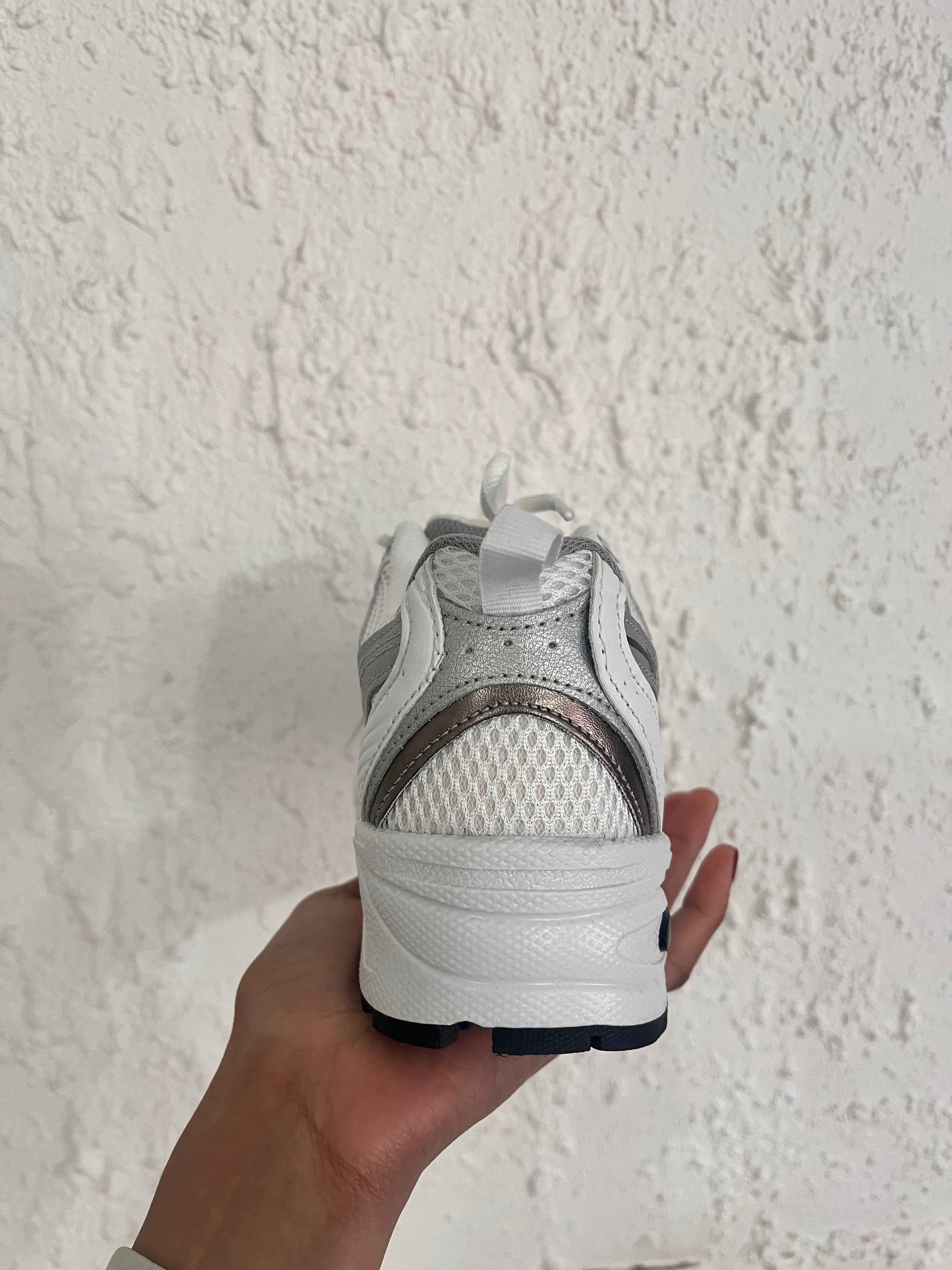 New Balance 530 Plata